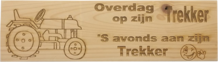 MemoryGift: Massief houten Tekst Bord: Overdag op zijn trekker &#039;S avonds aan z&#039;n trekker (Traktor Smiley)