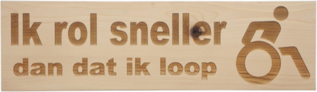 MemoryGift: Massief houten Tekst Bord: Ik rol sneller dan dat ik loop (Rolstoeler)