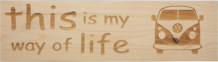 MemoryGift: Massief houten Tekst Bord: This is my way of life (Volkswagenbus)