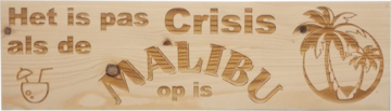 MemoryGift: Massief houten Tekst Bord: Het is pas Crisis als de Malibu op is (Malibulogo) (Kokosnootcocktail)